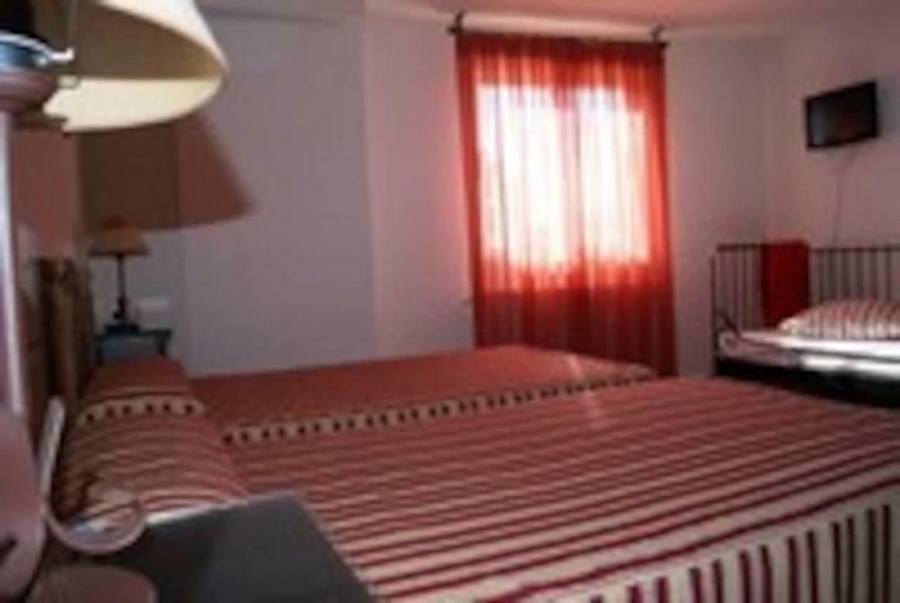 Casa Rural El Sauce. A 2,5 Km De Cuenca Capital Nohales Екстериор снимка